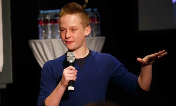 Không được trả công làm việc nhà, mà được dạy "những gì con học được nhiều nhất sẽ giúp con kiếm tiền nhiều nhất", Caleb Maddix đã thành tác giả thành đạt khi mới 15 tuổi